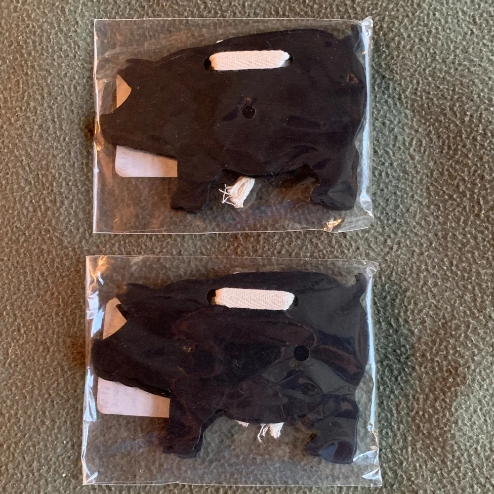 NWT Chalk board pigs (4 sets of 2). Chalkboard Labels (2 sets of 18).